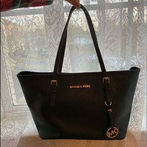 Black Micheal Kors tote